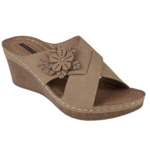 Good Choice Selly Wedge Sandals in Natural